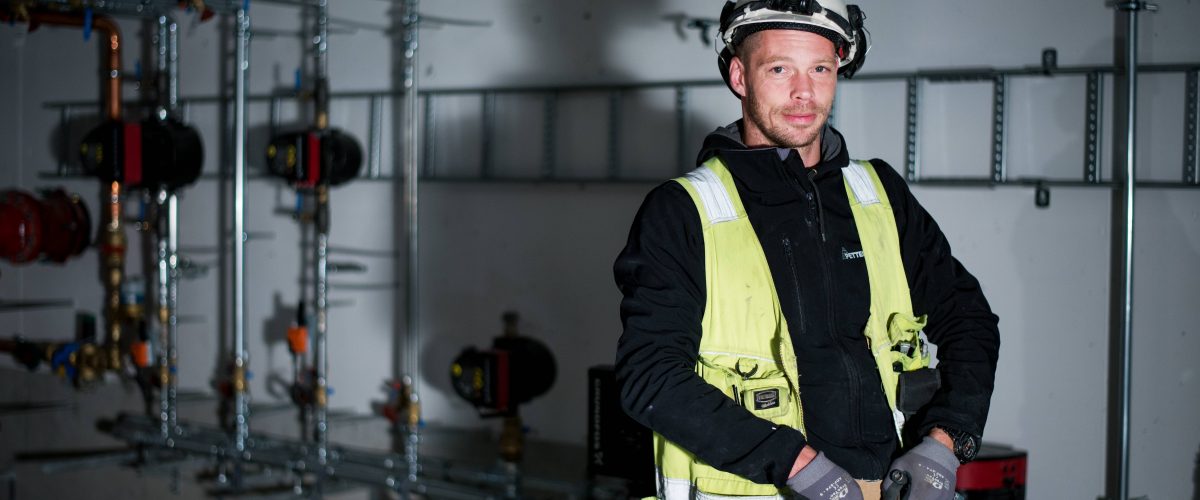 elektriker med utstyr